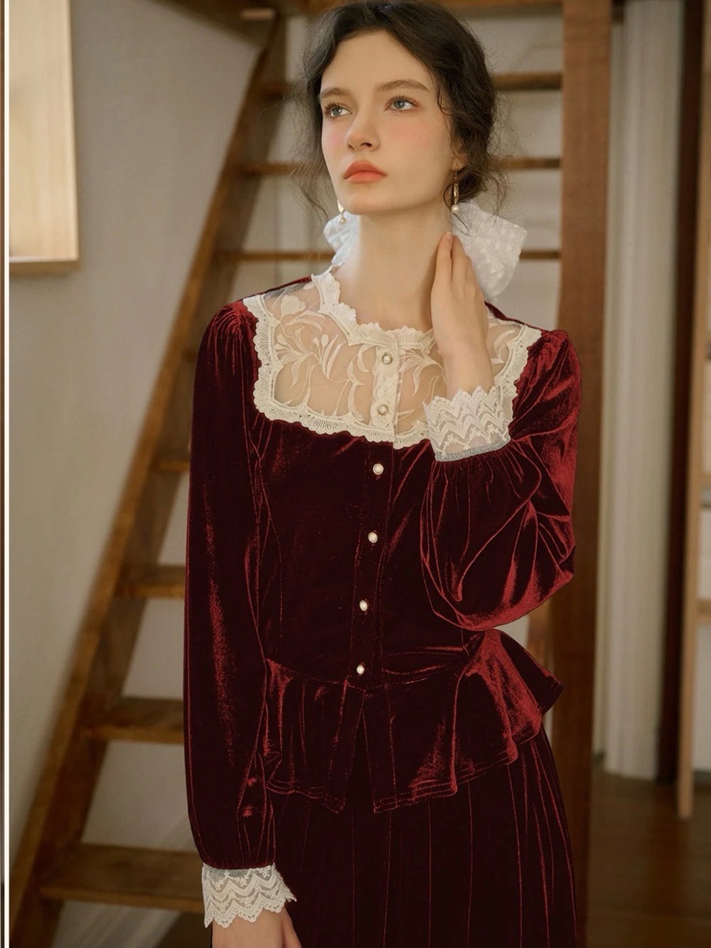 New Simple Retro L Cynthia Contrasting lace lapel cuff Red velvet romantic top